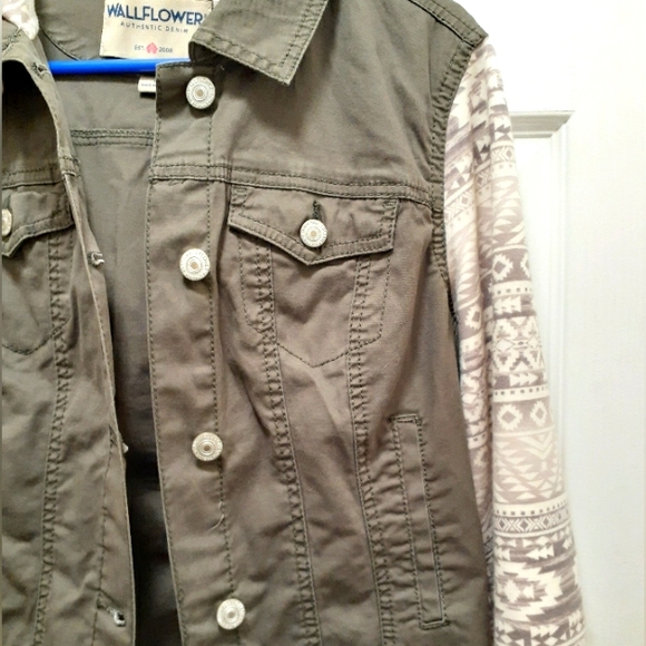 EUC Wallflower Jacket with Hood Womens - Picture 2 of 12